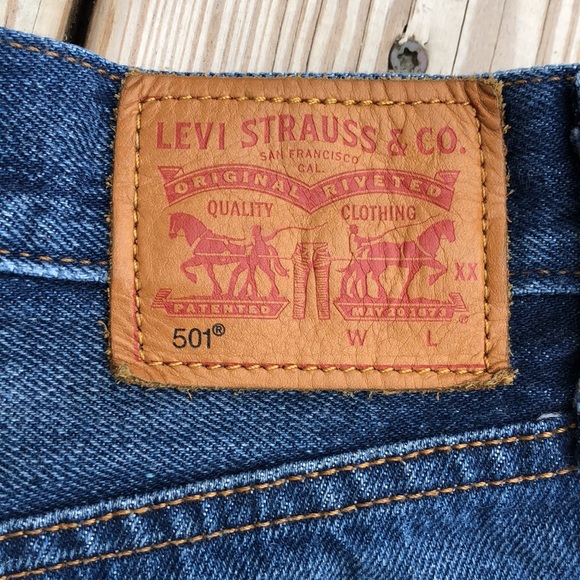 LIKE NEW! Levis 501 Cutoff Jean Shorts - Picture 4 of 11